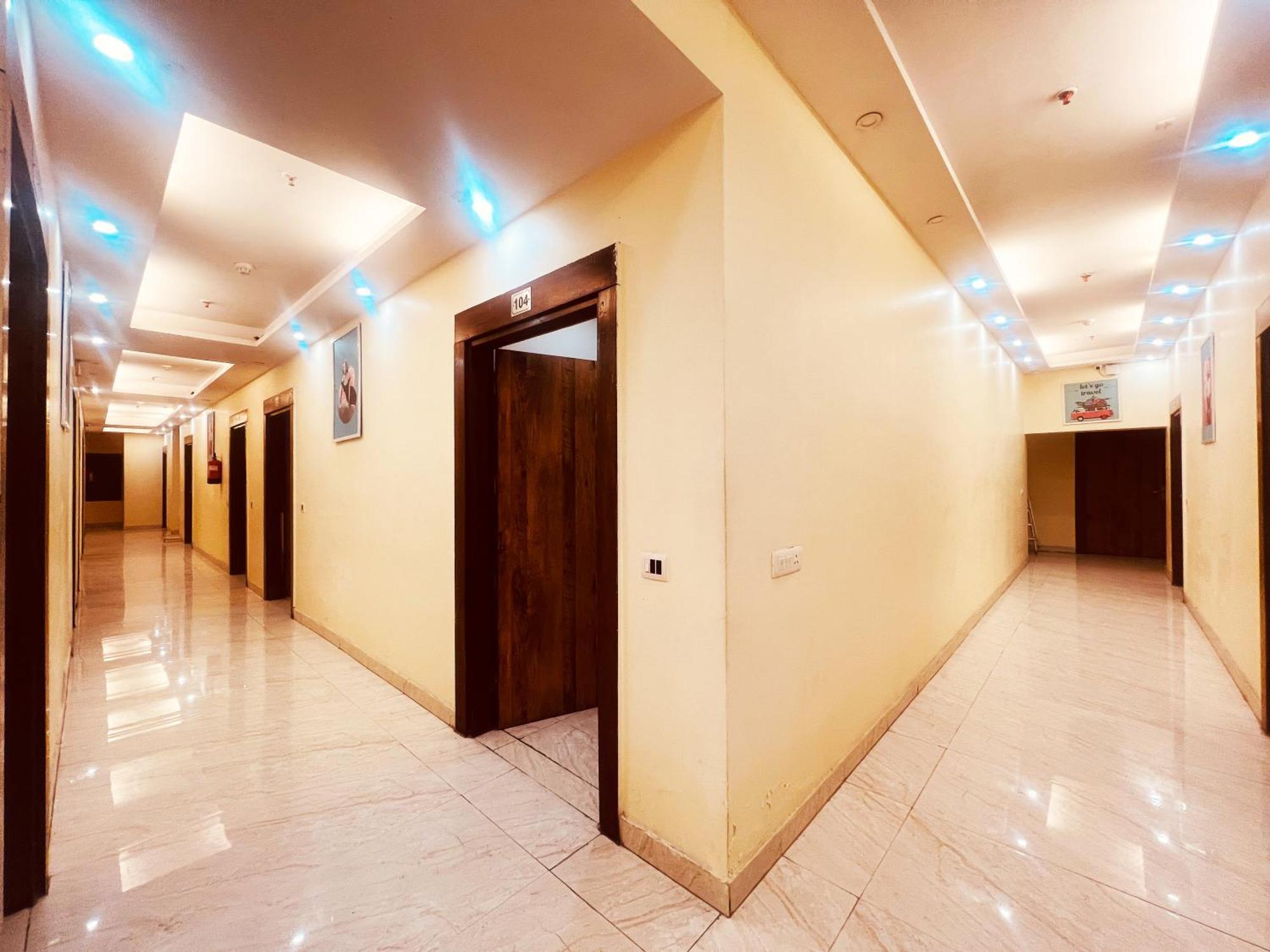 Hotel Lagoona And Banquet Hall New Delhi Extérieur photo